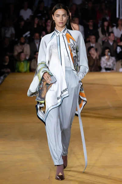 Look 10